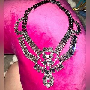 STATEMENT NECKLACE. NWOT. SILVER & BLING. VERY UNIQUE & RARE PIECE! NEVER WORN